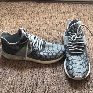 Adidas hombre tamaño 105 poshmark primer tejido tubular Adidas hombre tamaño 105 poshmark primer tejido tubular